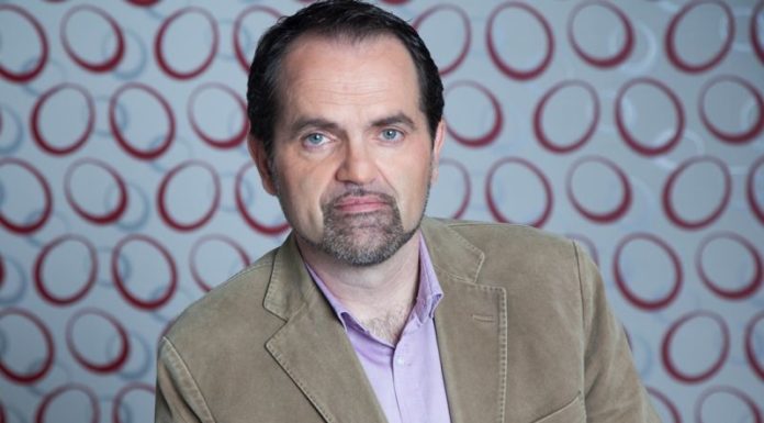 Microsoft proglasio Combis partnerom godine u Hrvatskoj Microsoft Country Partner of the Year 2017 Hrvoje Dunkić Combis