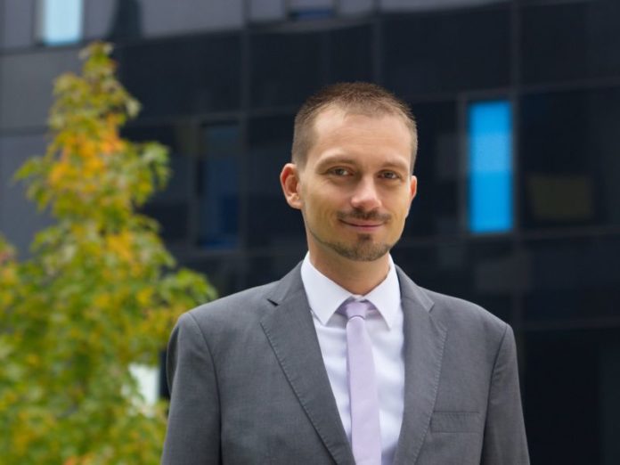 Igor Vukmirović, Neoinfo