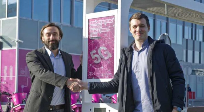 Prva 5G pametna klupa postavljena ispred sjedišta HT-a 5g pametna klupa