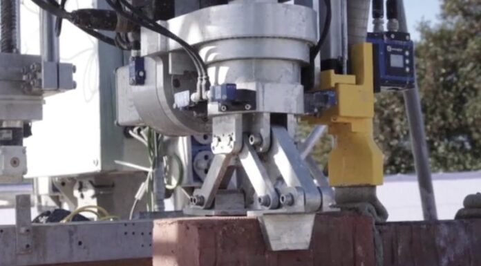 Britanski robot-zidar polaže majstorski ispit Construction Automation