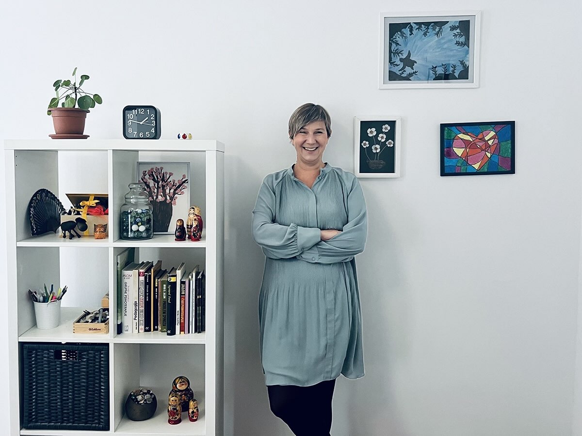 Maja Pataky naslovna za intervju 1200x900 Maja Pataky; Serijal Brucoši u srednjim godinama