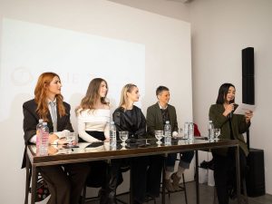 Žensko poduzetništvo: Martina Krajinović Gülsün, Ivana Pavić, Tina Biloglav, Martina Drezga I moderatorica Tea Zavacki; foto John Pavlish
