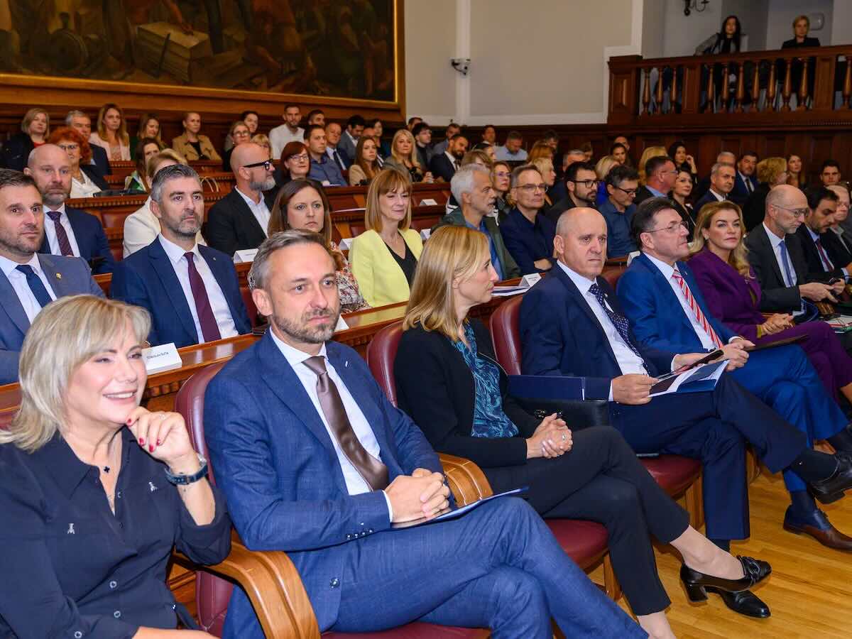 Priuštivo stanovanje - Konferencija je održana u Vijećnici Hrvatske gospodarske komore na Rooseveltovovom trgu; izvor HGK