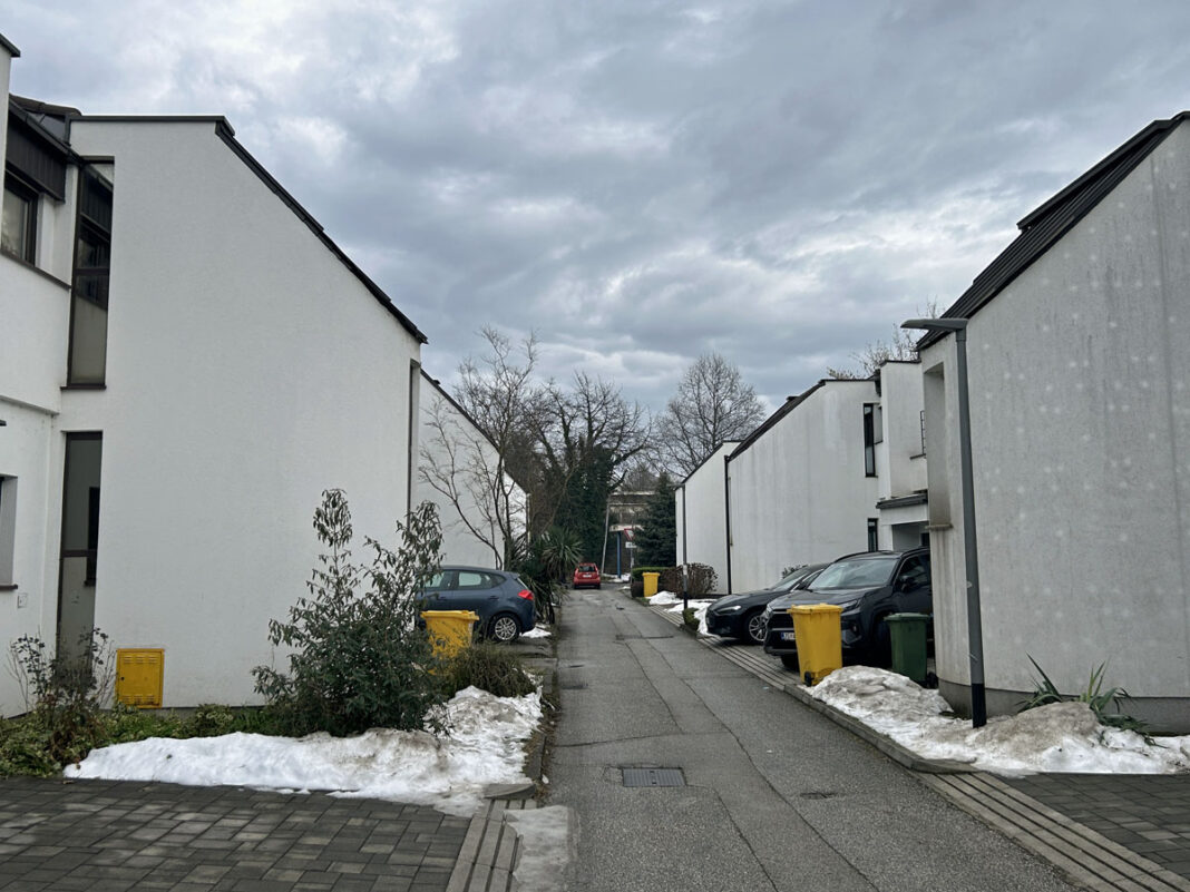 Naselje prizemnih kuća s atrijem u Novom Zagrebu; foto Zinka Kocijan