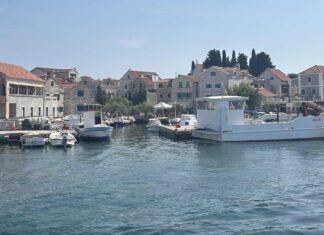 Otok Prvić; foto Zinka Kocijan