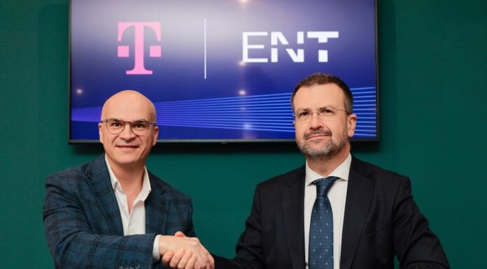 Izvršni direktor Crnogorskog Telekoma Stjepan Udovičić i predsjednik Uprave Ericssona Nikole Tesle Siniše Krajnovića; foto Dražen Tomić