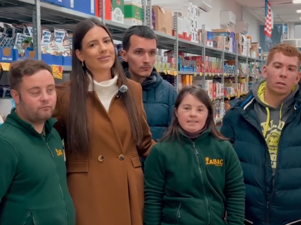 Branko, Vlatka, Marko, Dora i Tomislav u jednoj od prodavaonica Žabac; foto Žabac
