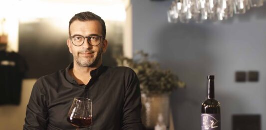 Tino Pattiera: Marketing direktor koji je pokrenuo wine bar bez oglašavanja Tino Pattiera, vlasnik AHA slow wine bara u Medulićevoj ulici u Zagrebu